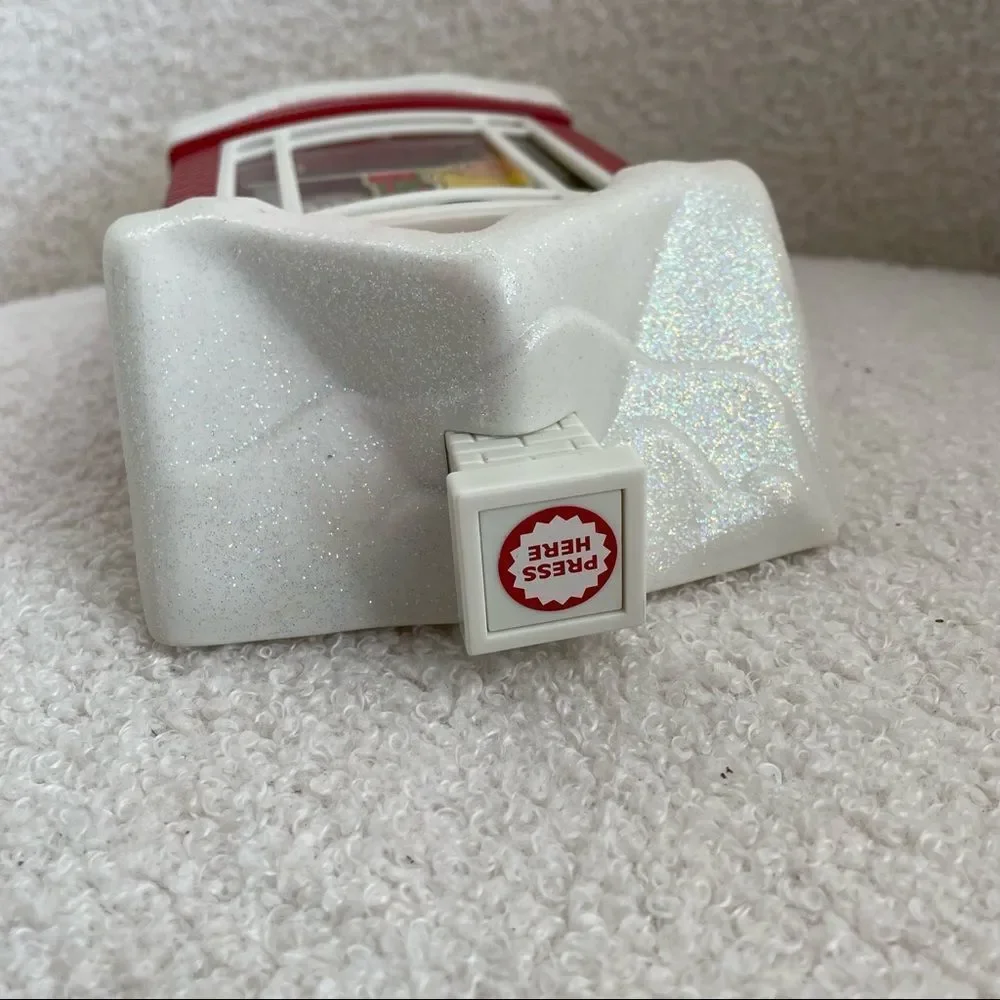 Hallmark Snoopy's Christmas Dance Party Musical Display - Picture 6 of 9